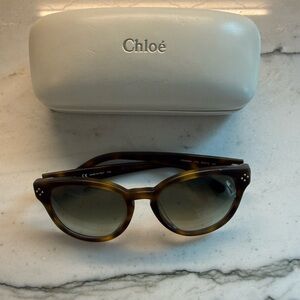 Chloé Tortoiseshell Sunglasses – Designer Shades with Case